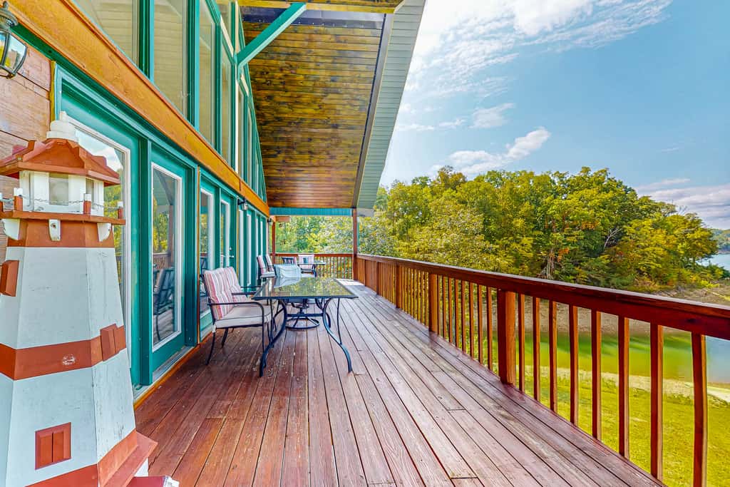 Lakefront Cabin Getaway・Boat Ramp・Hot Tub Escape