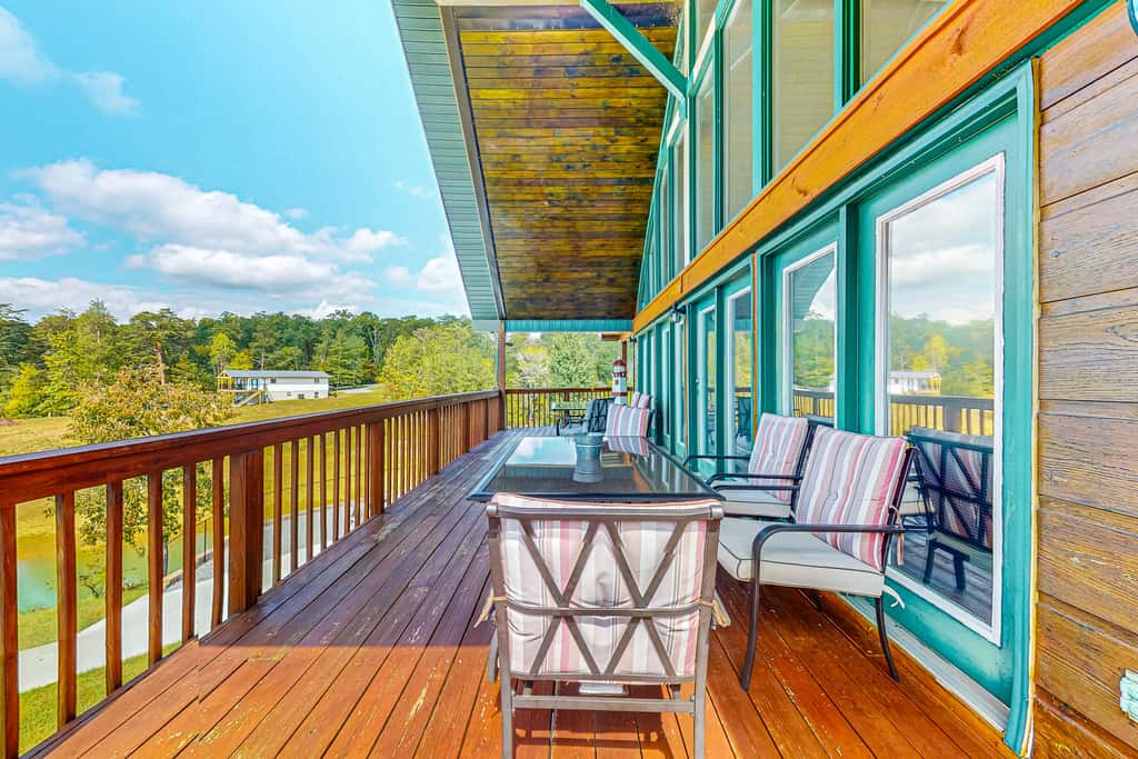 Lakefront Cabin Getaway・Boat Ramp・Hot Tub Escape
