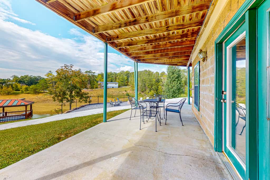 Lakefront Cabin Getaway・Boat Ramp・Hot Tub Escape