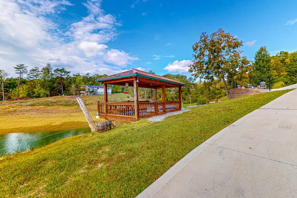 Lakefront Cabin Getaway・Boat Ramp・Hot Tub Escape