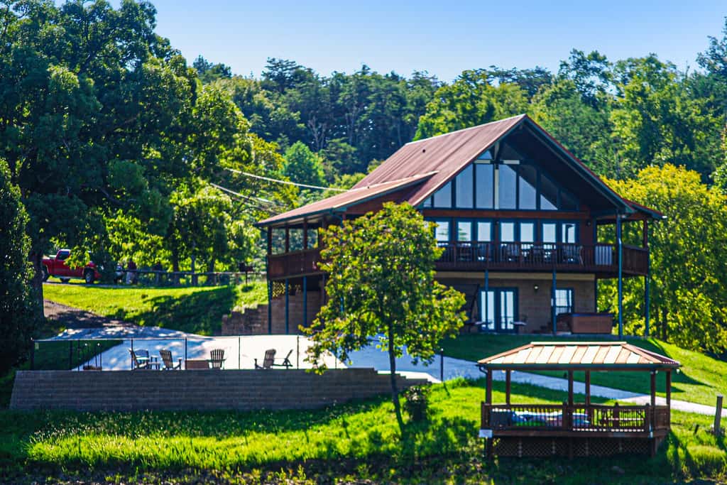 Lakefront Cabin Getaway・Boat Ramp・Hot Tub Escape