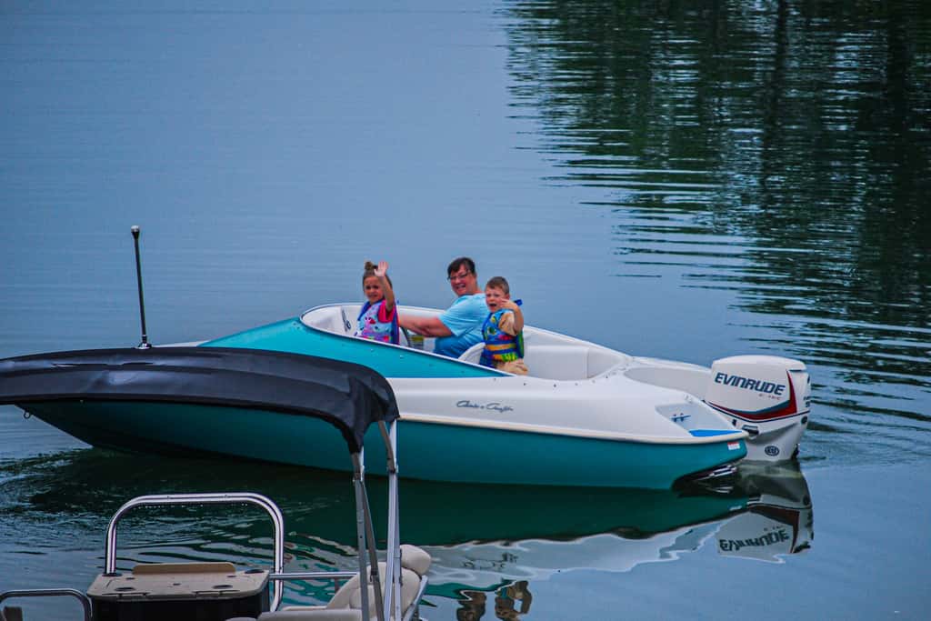 Lakefront Cabin Getaway・Boat Ramp・Hot Tub Escape