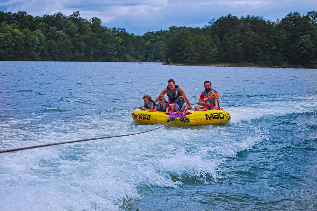 Lakefront Cabin Getaway・Boat Ramp・Hot Tub Escape