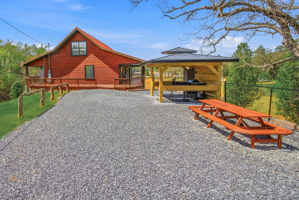 Lakefront Cabin Getaway・Boat Ramp・Hot Tub Escape