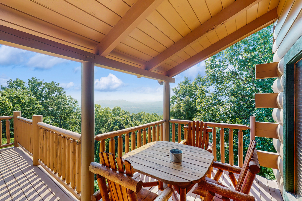 Homey Cabin, Sleeps 14・Hot Tub・Views・Near Golf Ski