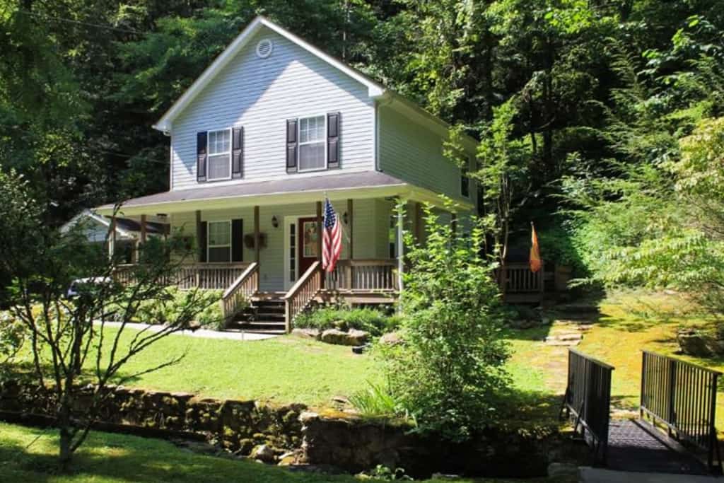 Creekside Family Friendly Home・1 Mile to Downtown