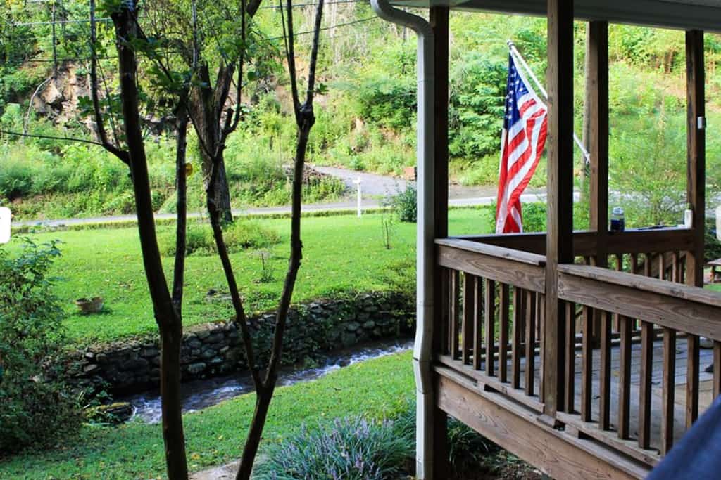 Creekside Family Friendly Home・1 Mile to Downtown