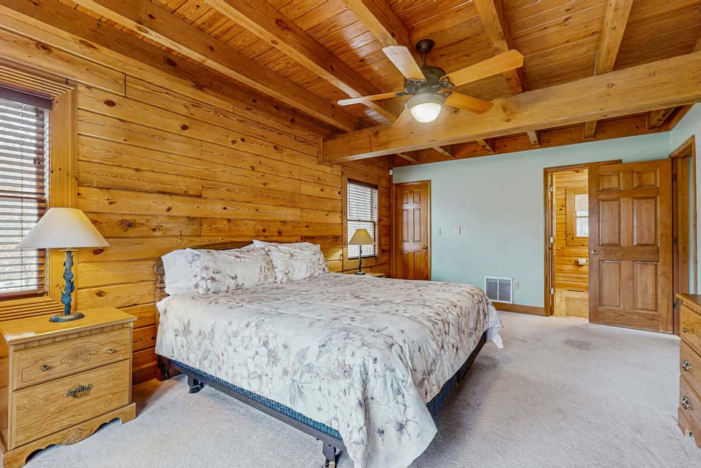 Dog Welcome Lake Home, Sleeps 15, Floating Dock