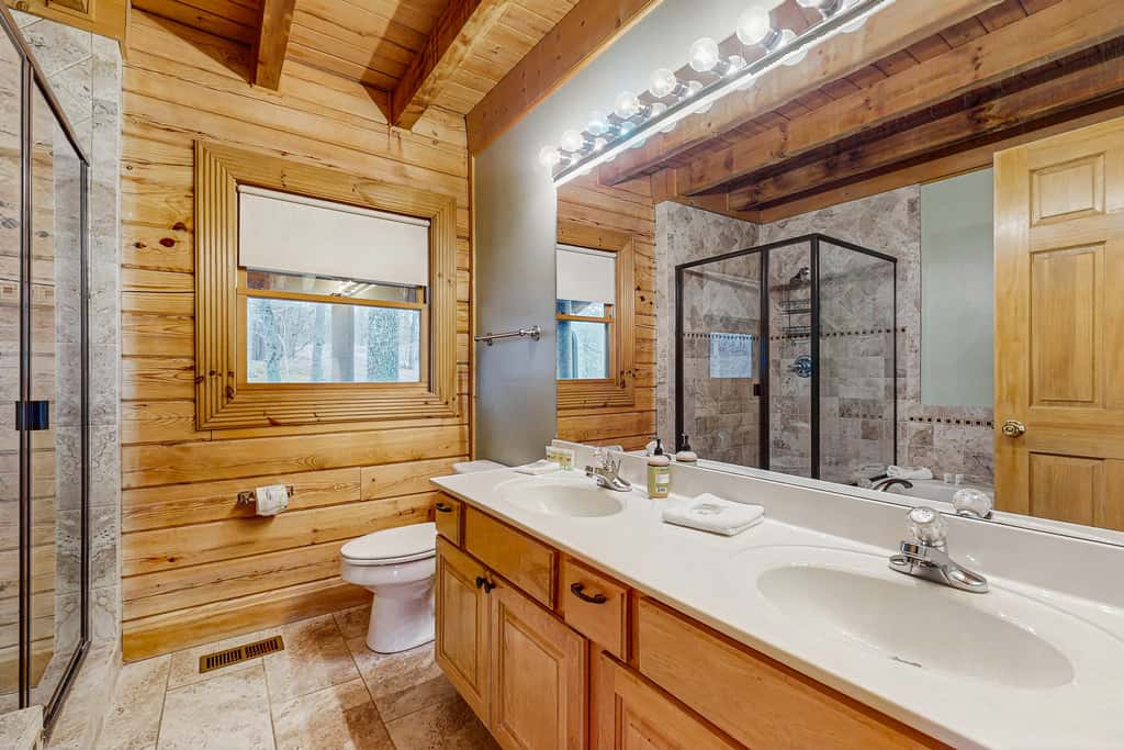 Dog Welcome Lake Home, Sleeps 15, Floating Dock