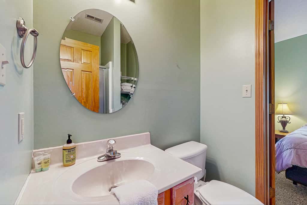 Dog Welcome Lake Home, Sleeps 15, Floating Dock