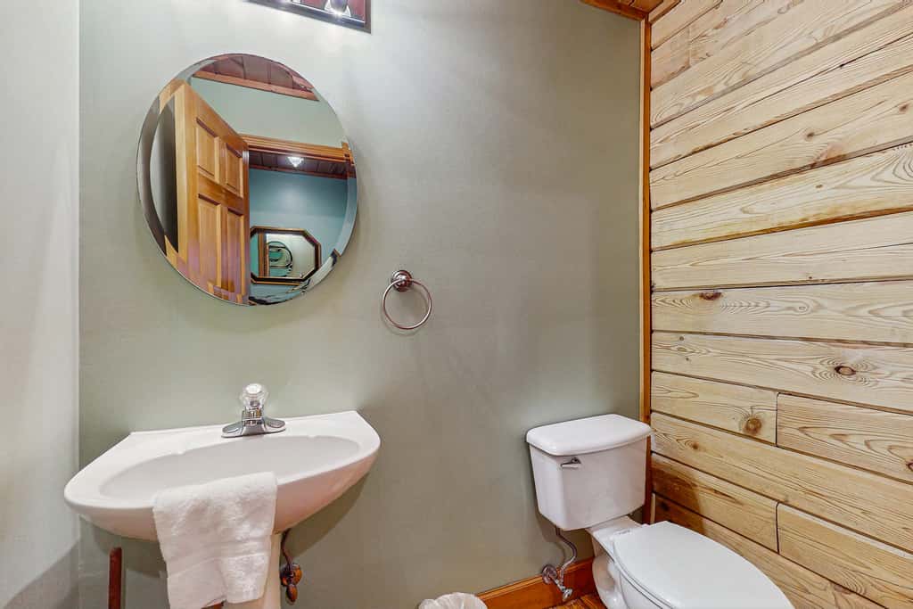 Dog Welcome Lake Home, Sleeps 15, Floating Dock