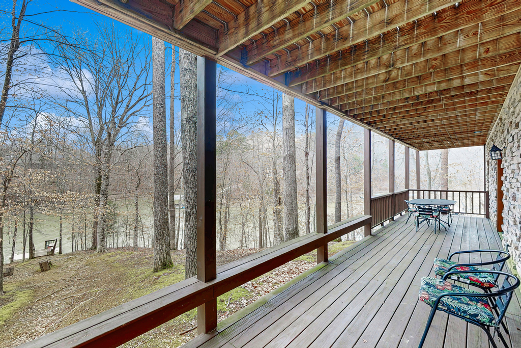 Dog Welcome Lake Home, Sleeps 15, Floating Dock