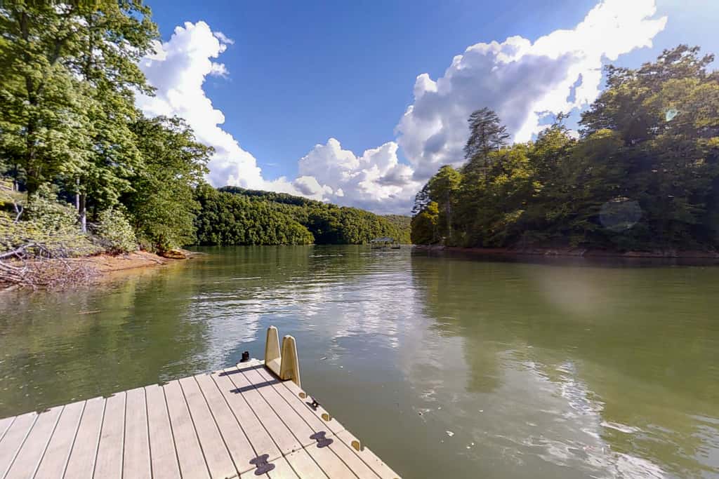 Dog Welcome Lake Home, Sleeps 15, Floating Dock