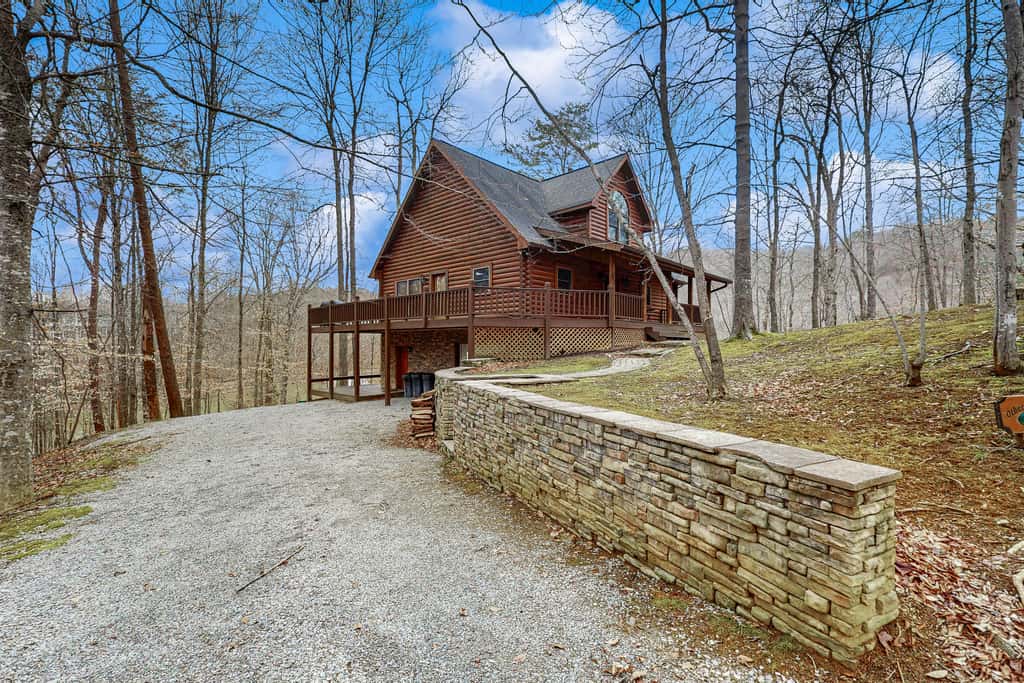 Dog Welcome Lake Home, Sleeps 15, Floating Dock