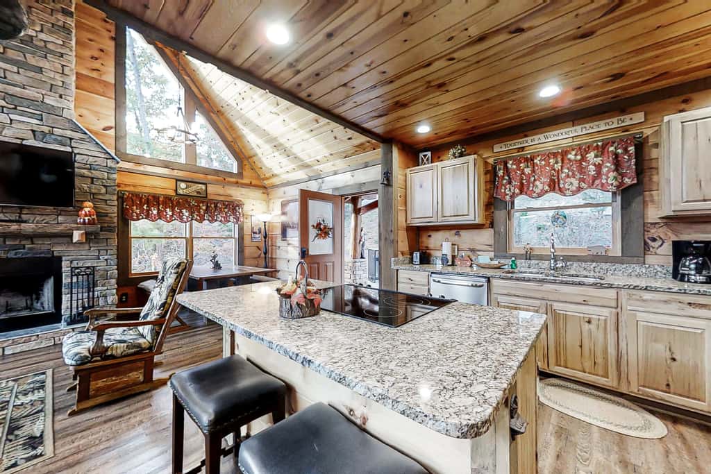 Wears Valley Retreat・Near Pigeon Forge・Firepit・Tub