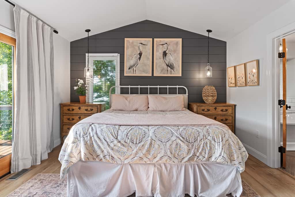 Lakefront Escape, Sleep 12, Dock, Hot Tub, Pool, Grill