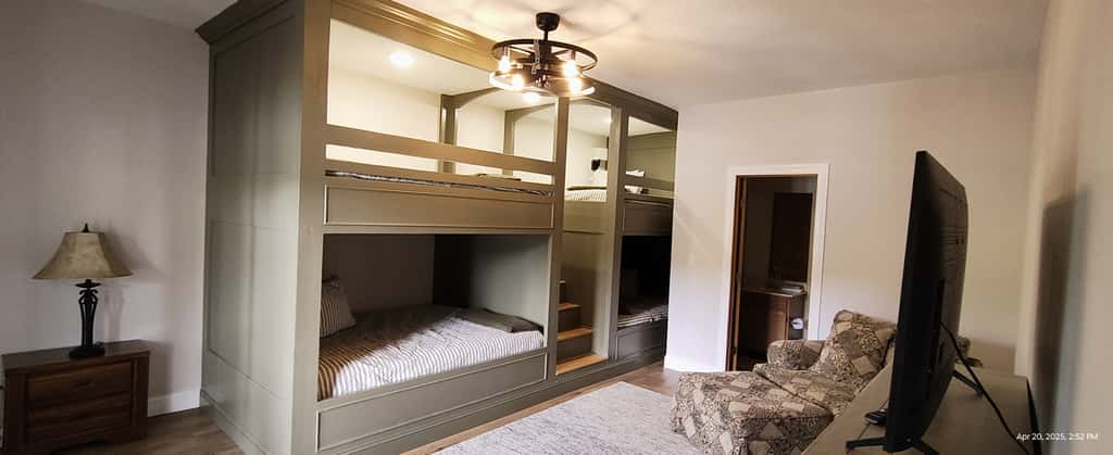 Lakefront Escape, Sleep 12, Dock, Hot Tub, Pool, Grill