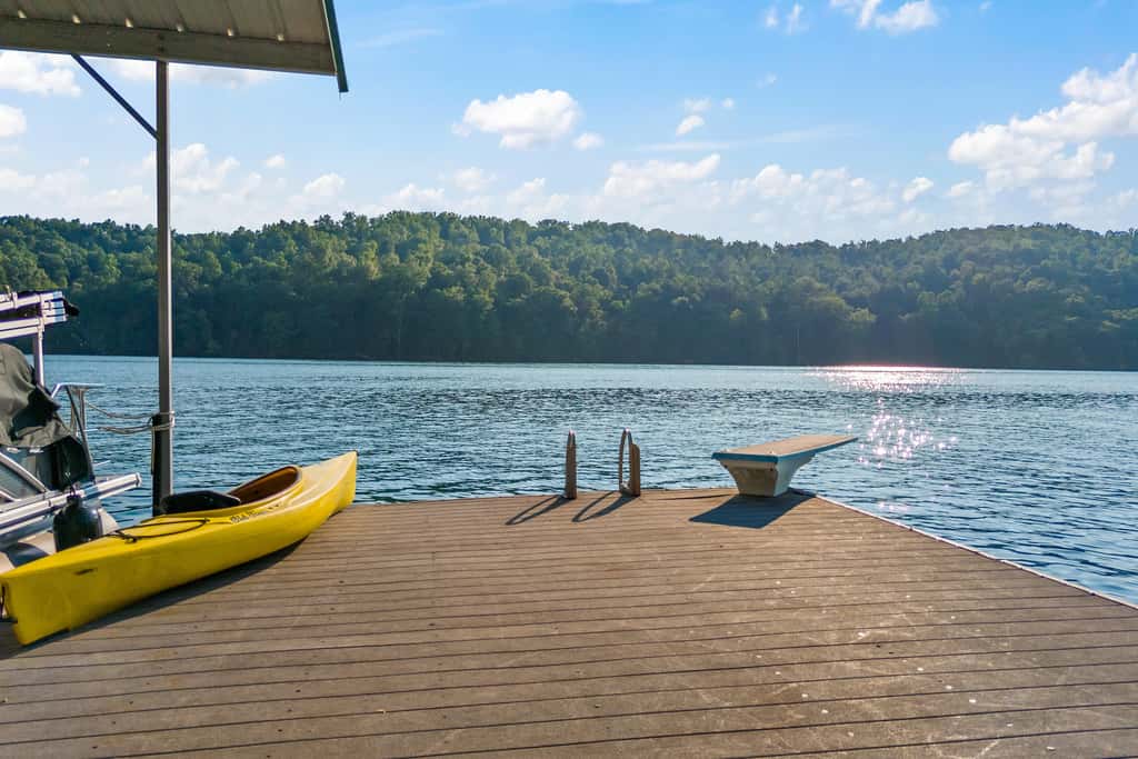 Lakefront Escape, Sleep 12, Dock, Hot Tub, Pool, Grill