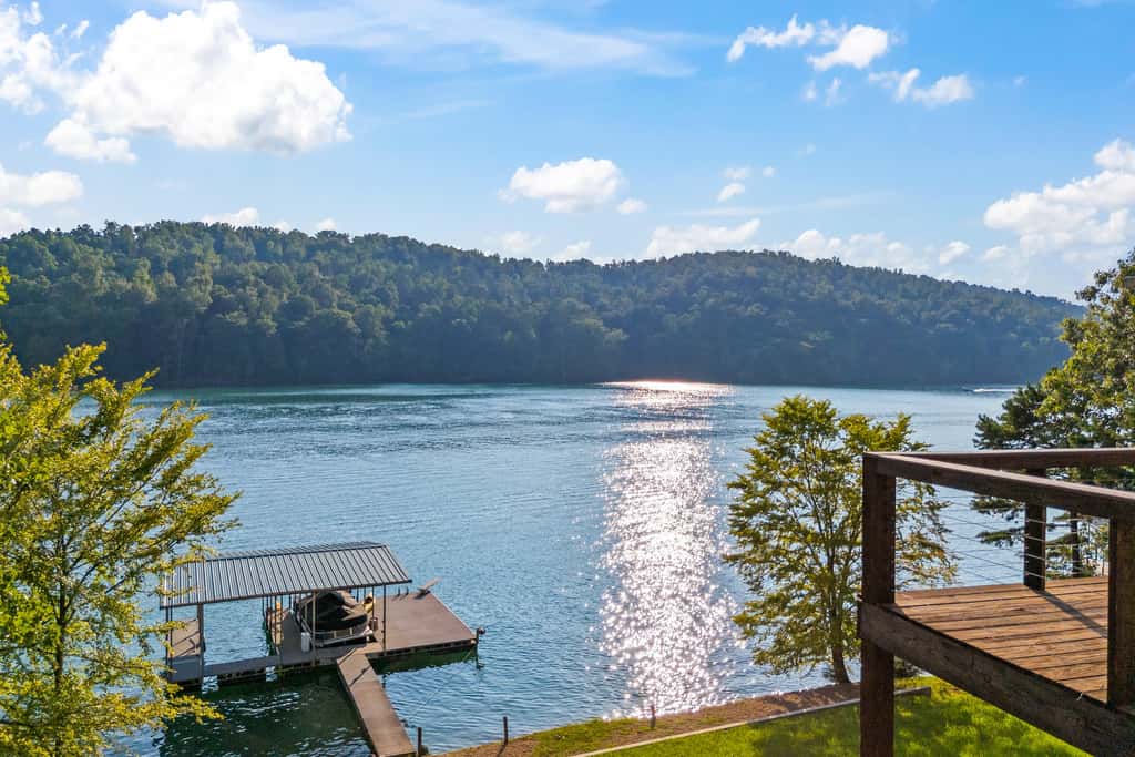 Lakefront Escape, Sleep 12, Dock, Hot Tub, Pool, Grill