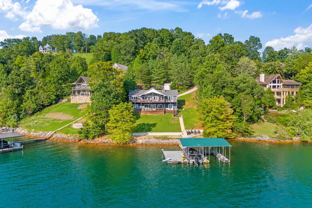 Lakefront Escape, Sleep 12, Dock, Hot Tub, Pool, Grill