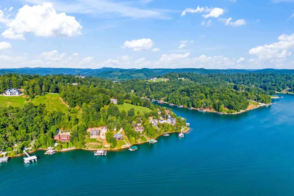 Lakefront Escape, Sleep 12, Dock, Hot Tub, Pool, Grill