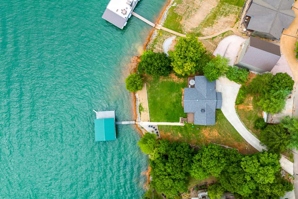 Lakefront Escape, Sleep 12, Dock, Hot Tub, Pool, Grill
