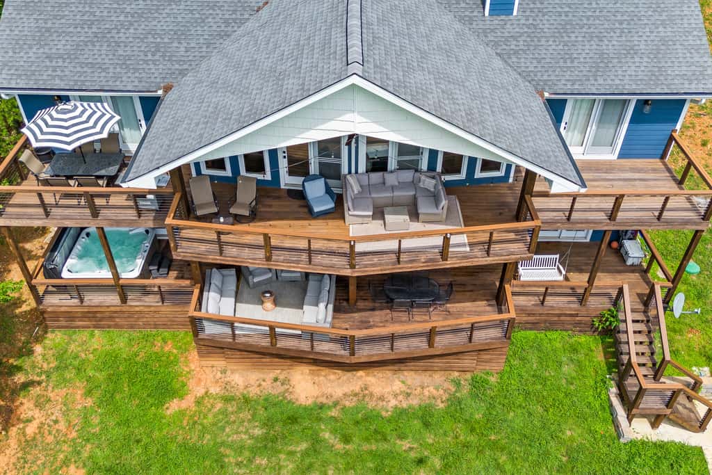 Lakefront Escape, Sleep 12, Dock, Hot Tub, Pool, Grill