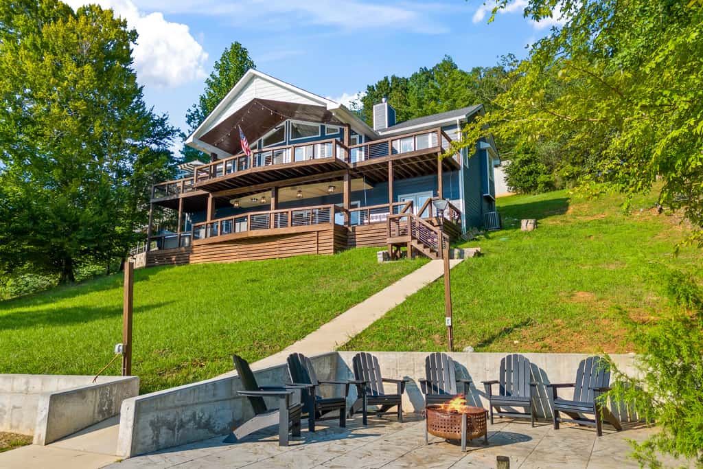 Lakefront Escape, Sleep 12, Dock, Hot Tub, Pool, Grill