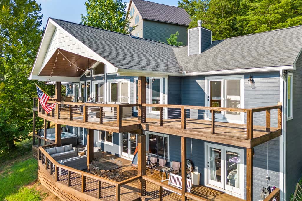 Lakefront Escape, Sleep 12, Dock, Hot Tub, Pool, Grill