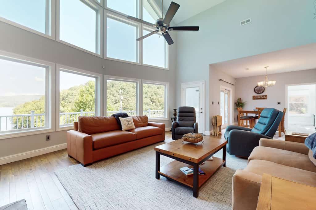 🏞️ 𝗟𝗮𝗸𝗲 𝗡𝗼𝗿𝗿𝗶𝘀 𝗗𝗿𝗲𝗮𝗺 𝗟𝗮𝗸𝗲𝗵𝗼𝘂𝘀𝗲
Lakefront getaway on Norris Lake in Maynardville, TN with private dock, direct water access, and water toys. This vacation rental sleeps 8 and features lake views, wraparound deck, grill, gas fire table, and waterfront dining. Enjoy a game room with pool table, foosball, PS3, smart TVs, fireplaces, fast 1GB WiFi, and a fully equipped kitchen. Perfect for family vacations, lake trips, and group stays.
