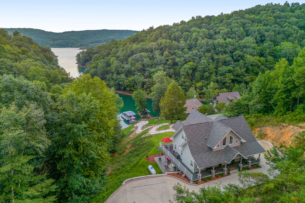 Lake Norris Epic Aqua Haven, Sleeps 8 - Deck - Grill
