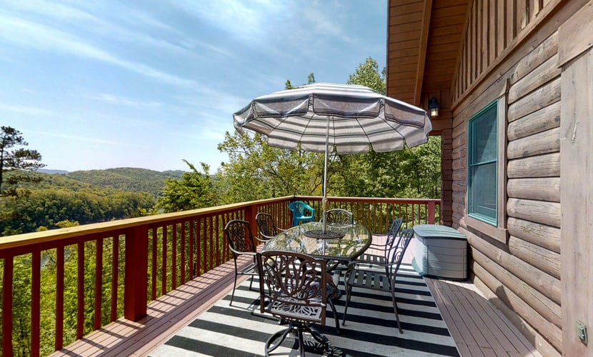 🏞️ 𝗘𝗮𝗴𝗹𝗲𝘀 𝗡𝗲𝘀𝘁
Escape to this stunning lakeview cabin on Norris Lake in New Tazewell, TN. This spacious 4BR cabin sleeps 10 and features panoramic lake and mountain views, a private hot tub, pool table, stone fireplace, and open-concept great room. Near marinas, boating, and outdoor adventures. Perfect for families, groups, and peaceful Tennessee getaways.
