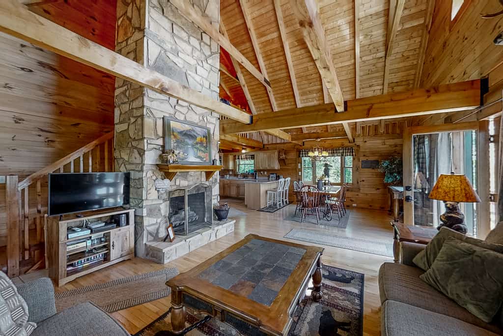 🏞️ 𝗘𝗮𝗴𝗹𝗲𝘀 𝗡𝗲𝘀𝘁
Escape to this stunning lakeview cabin on Norris Lake in New Tazewell, TN. This spacious 4BR cabin sleeps 10 and features panoramic lake and mountain views, a private hot tub, pool table, stone fireplace, and open-concept great room. Near marinas, boating, and outdoor adventures. Perfect for families, groups, and peaceful Tennessee getaways.