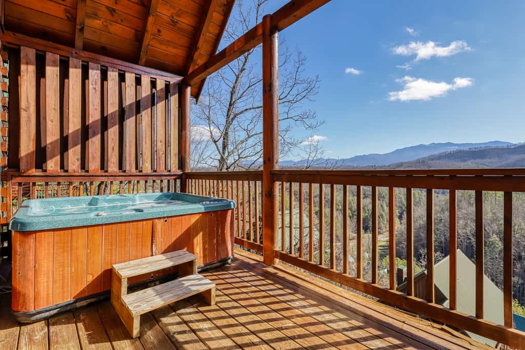 Lovely Cabin, Sleep 4, Hot Tub, Mtn Views, Pool Table