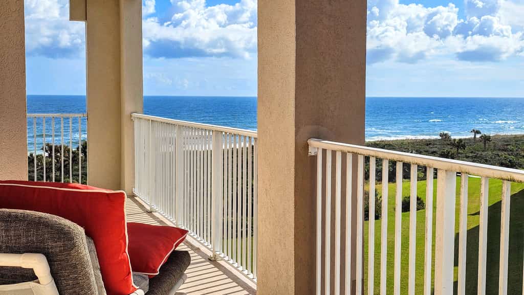 🌴Breathtaking 5th Floor Ocean Views. Corner unit🌅Wraparound Balcony! 🏊‍♀️3 Pools