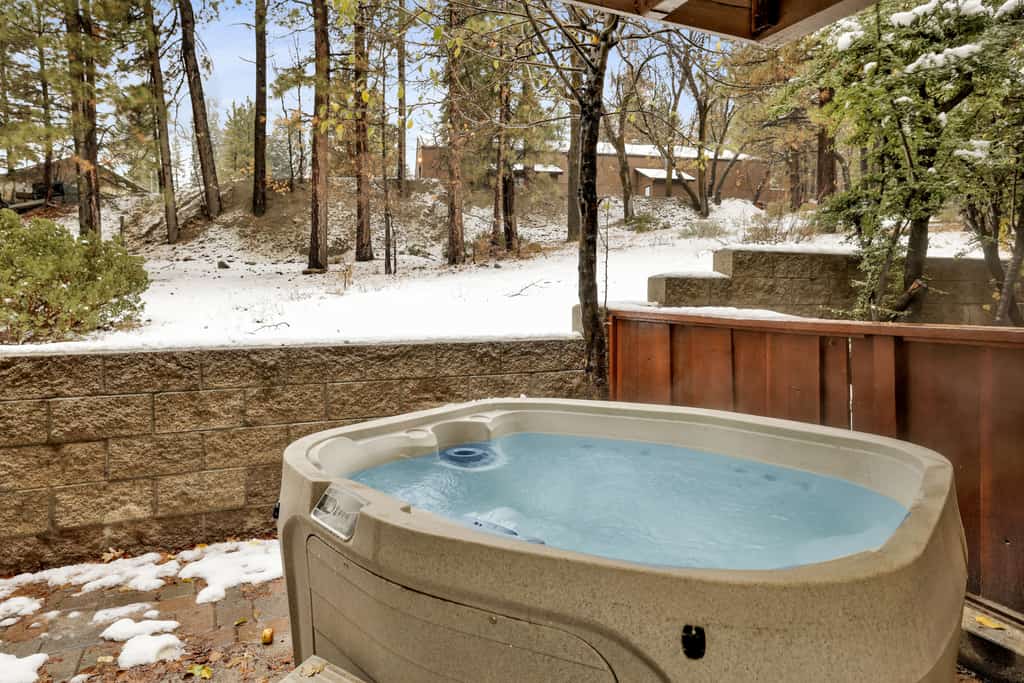 Ours De Ski Chateau at Snow Summit - Big Bear Basecamp Resort Condo w/ Hot Tub
