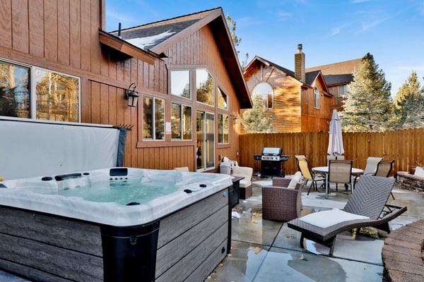 Luxury Morning Star Log Cabin | Hot Tub, Firepit, Game Room & Minutes to Skiing