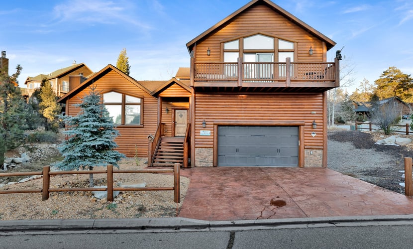 Luxury Morning Star Log Cabin | Hot Tub, Firepit, Game Room & Minutes to Skiing