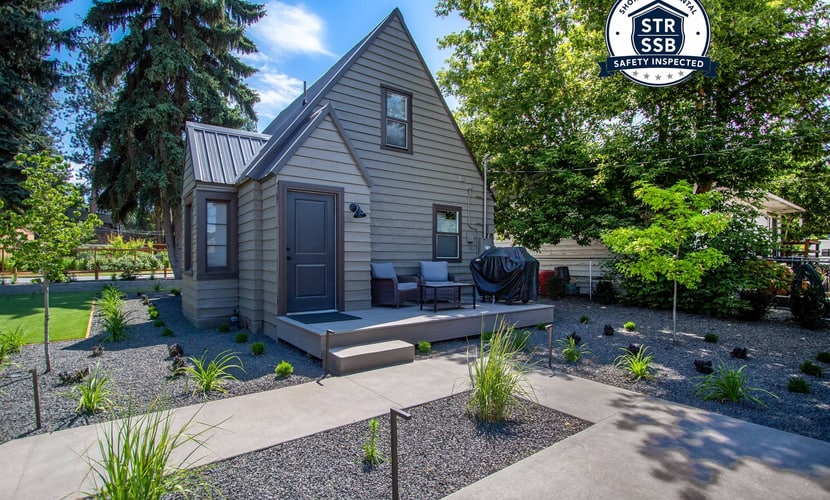 Set in the heart of Coeur d’Alene, this 2-bedroom, 1-bathroom home puts you close to the city’s lakefront, parks, dining, and downtown attractions. Spend the day exploring nearby trails and waterfront spots, then unwind on the private deck with a fire table and gas grill. Inside, you’ll find a comfortable living space and fully equipped kitchen, making it easy to enjoy both short getaways and longer stays.