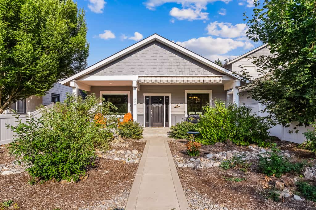 Wake up to a light-filled 4-bedroom home where groups actually want to stay together. Vaulted ceilings, an open floor plan, a warm gas fireplace, and a backyard fire pit built for storytelling—this is where Coeur d'Alene family vacations come to life. Sleeps 10 across 4 bedrooms and 2 bathrooms, walkable to downtown, minutes from Lake Coeur d'Alene.