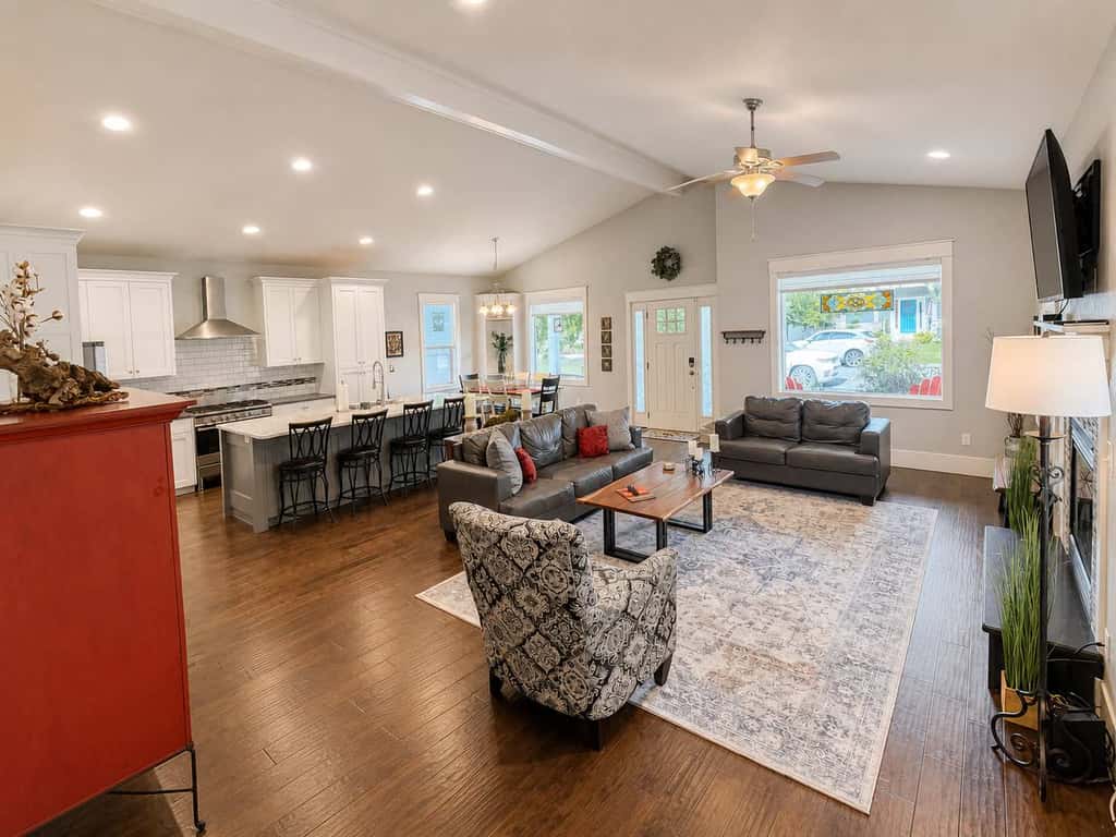 Spacious CDA Getaway | Fire Pit, BBQ & Backyard