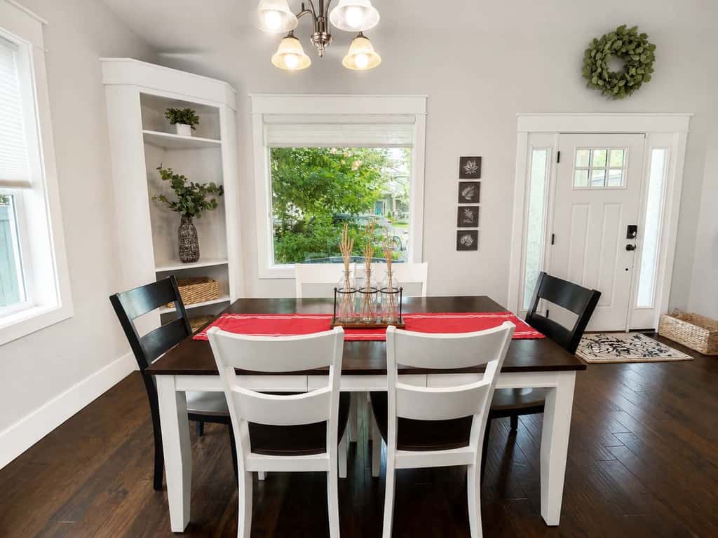Spacious CDA Getaway | Fire Pit, BBQ & Backyard