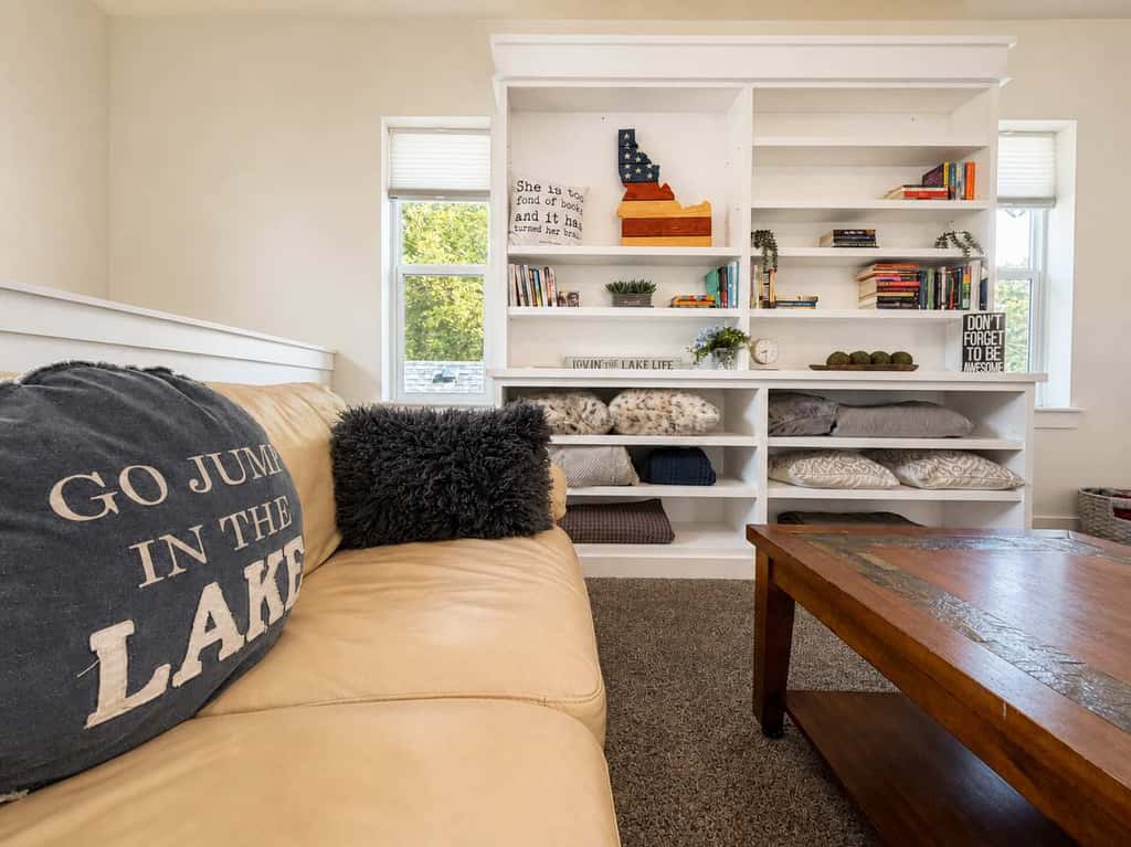 Spacious CDA Getaway | Fire Pit, BBQ & Backyard