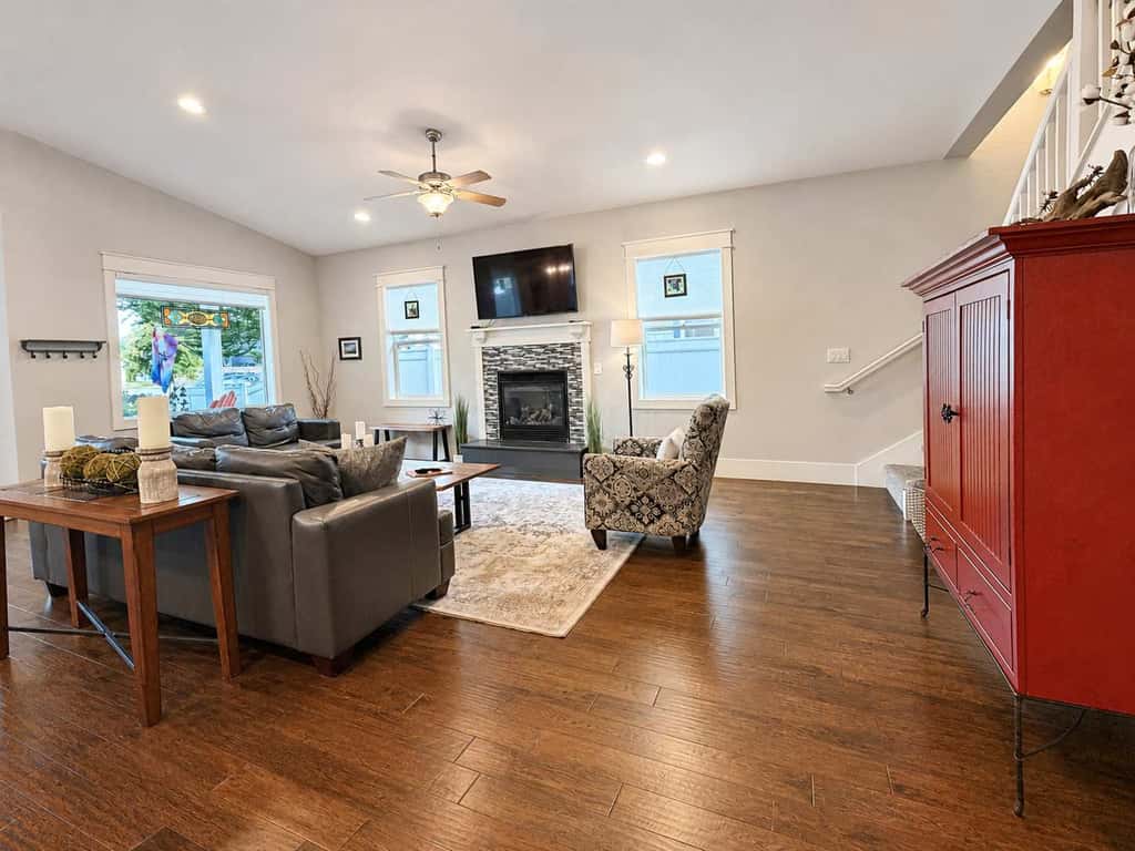 Spacious CDA Getaway | Fire Pit, BBQ & Backyard