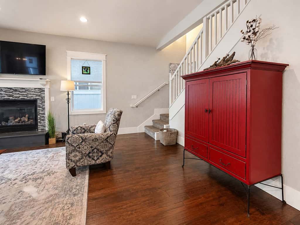 Spacious CDA Getaway | Fire Pit, BBQ & Backyard