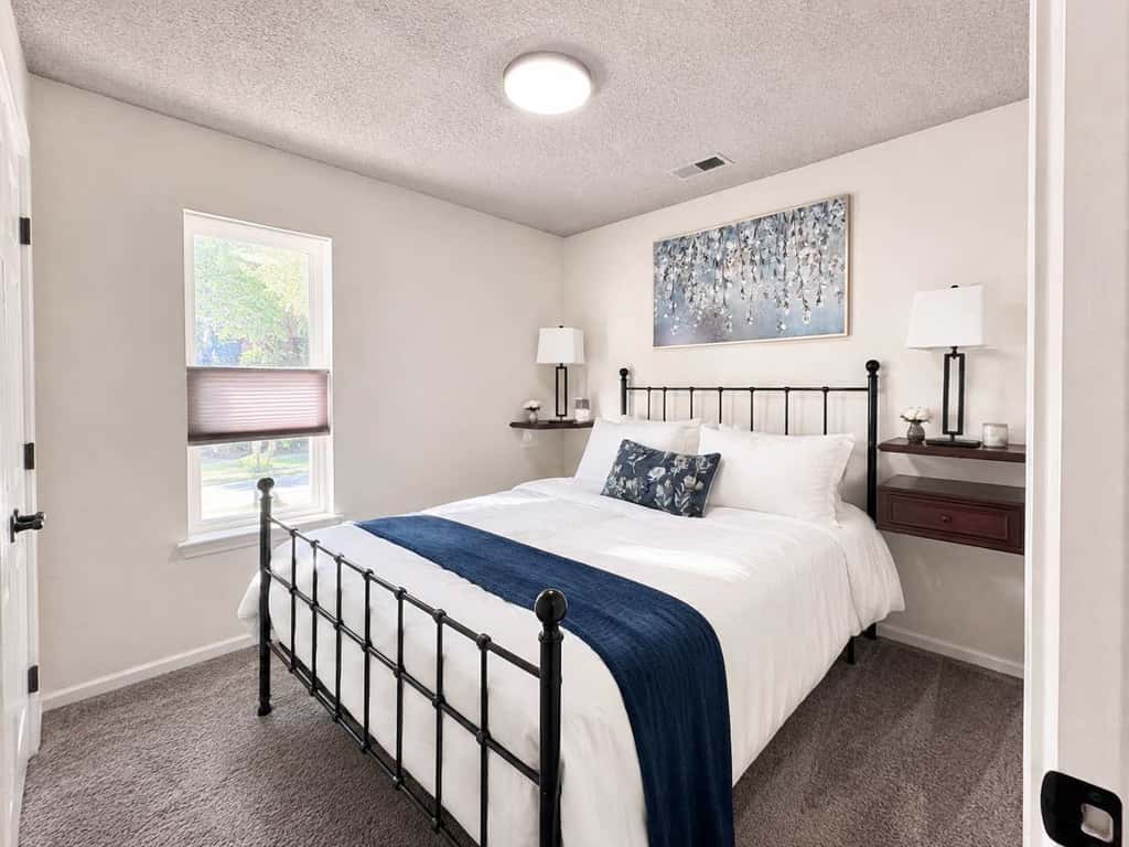 Spacious CDA Getaway | Fire Pit, BBQ & Backyard