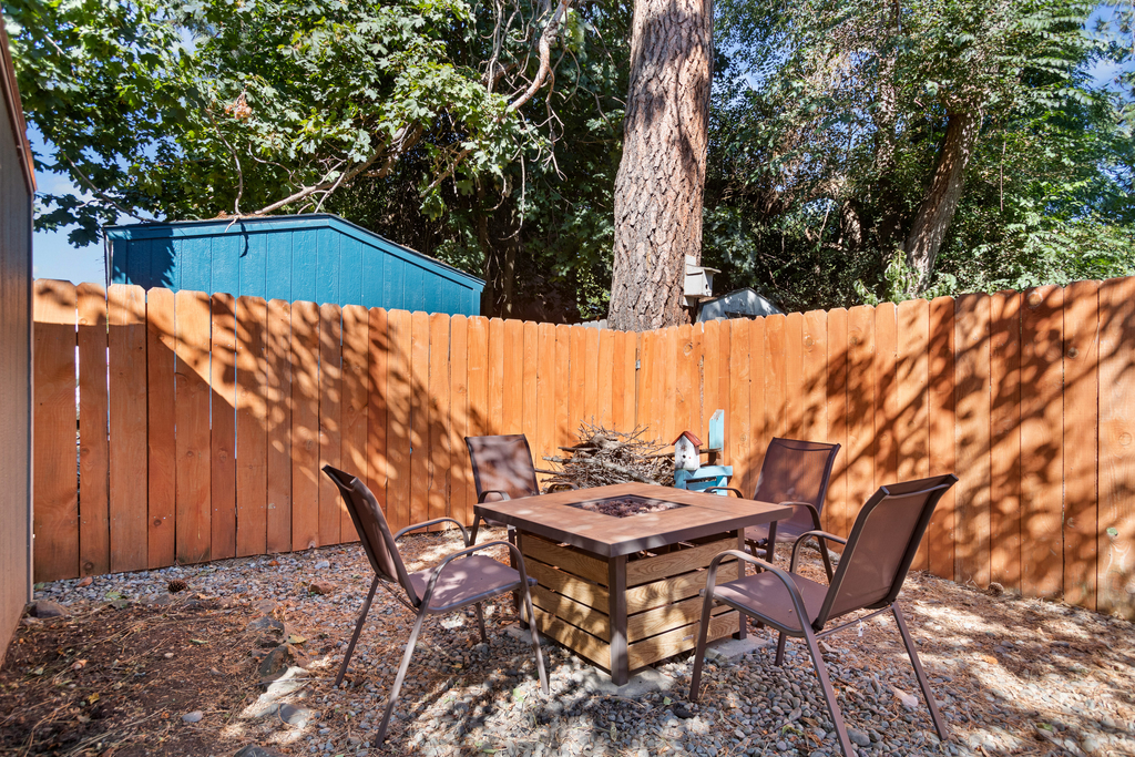 Serene North CDA Home, Private Yard & Fire Pit