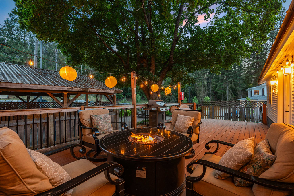 Classic CDA Charm with Porch | Walk to Downtown
