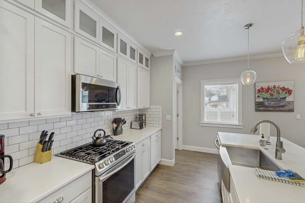 Enjoy a comfortable stay in this modern 3-bedroom, 3-bathroom single-level home in Midtown Coeur d’Alene. The open-concept space features a fully equipped kitchen, cozy living room with a gas fireplace and Smart TV, plus a private backyard with BBQ. Set in a quiet neighborhood near downtown, cafés, shops, and the lakefront. With a private 2-car garage, central AC, and in-home laundry, it’s a great home base for your Coeur d’Alene getaway!