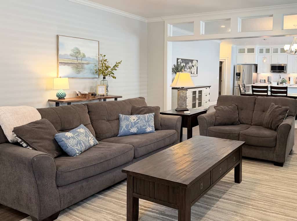 Enjoy a comfortable stay in this modern 4-bedroom, 3-bathroom single-level home in Midtown Coeur d’Alene. The open-concept space features a fully equipped kitchen, cozy living room with a gas fireplace and Smart TV, plus a private backyard with BBQ. Set in a quiet neighborhood near downtown, cafés, shops, and the lakefront. With a private 2-car garage, central AC, and in-home laundry, it’s a great home base for your Coeur d’Alene getaway!